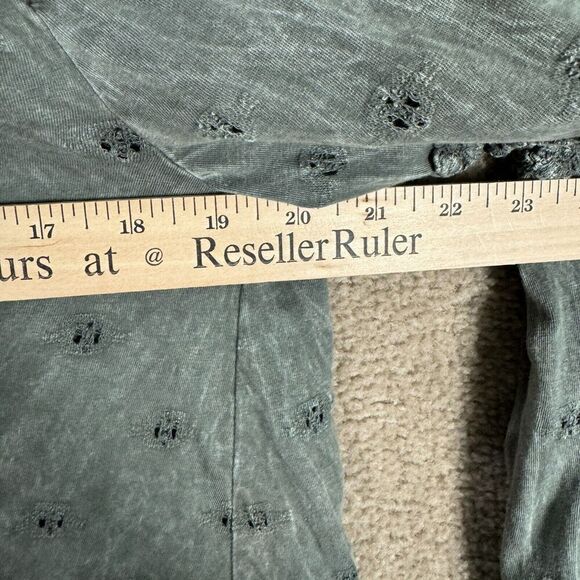 Anthropologie Eri +‎ Ali Calvie Top Women's XS Eyelet Bell Sleeve V Neck Blouse - Picture 7 of 10